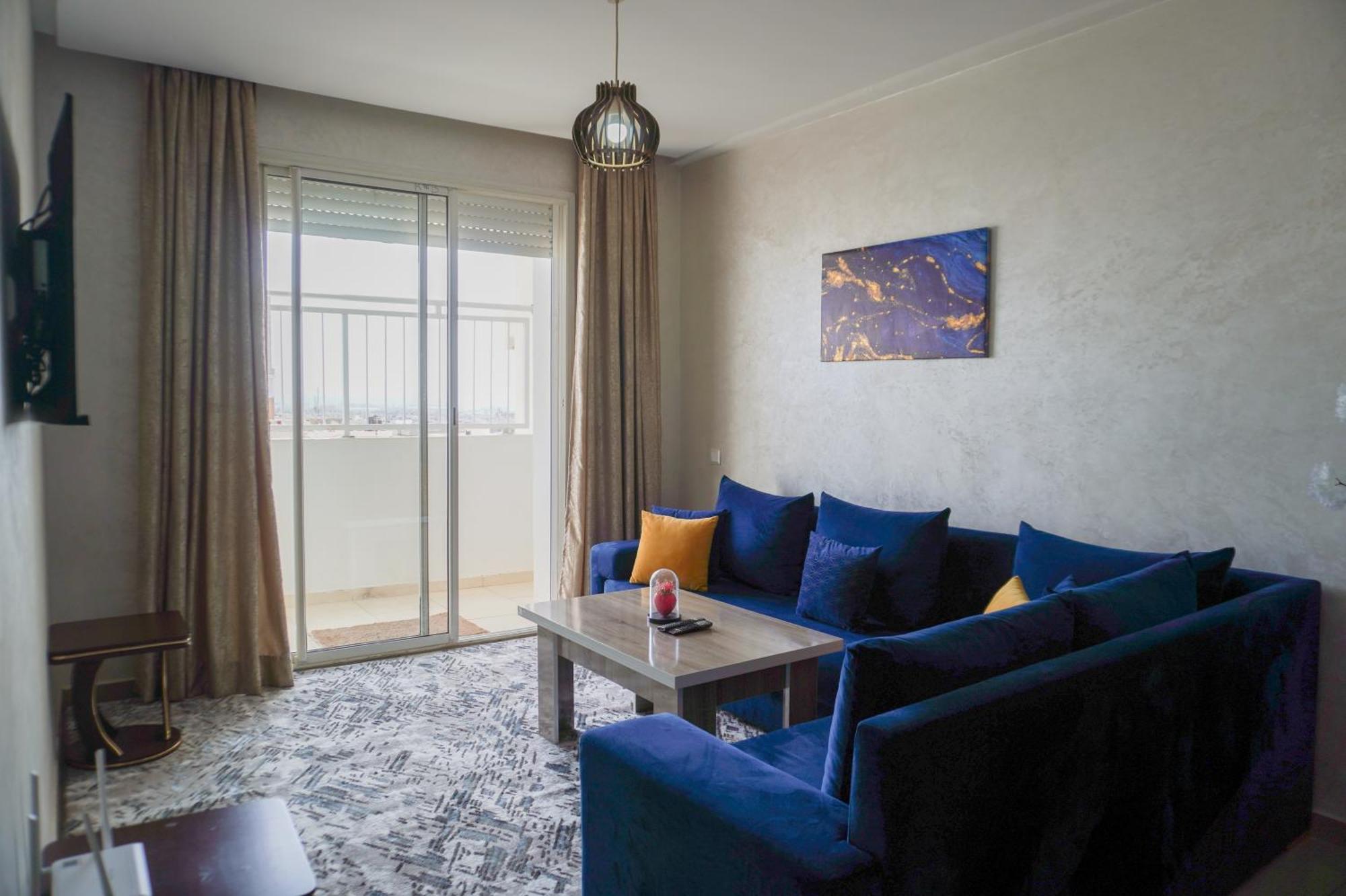 Elegant A Avec Piscine Apartment