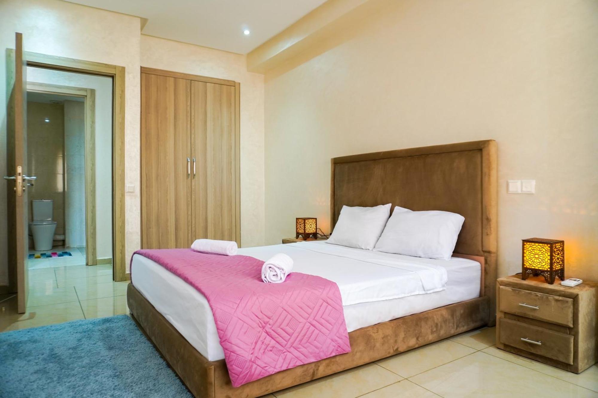 Elegant A Avec Piscine Apartment